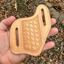 Cargar imagen en el visor de la galería, Basketweave Stamped Natural Veg Tan Cowhide Leather Handmade Pocket Knife Holster Sheath, Pancake Style Cross Draw with Belt Slots - Stonestreet Leather
