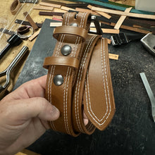 Cargar imagen en el visor de la galería, Double Stitched Men&#39;s Belt - Caramel Brown Vegetable Tanned Leather with Double Keepers - Stonestreet Leather
