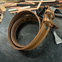 Cargar imagen en el visor de la galería, Double Stitched Men&#39;s Belt - Caramel Brown Vegetable Tanned Leather with Double Keepers - Stonestreet Leather
