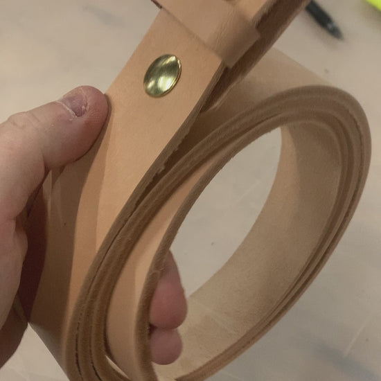 Veg tan leather belt blank with snaps