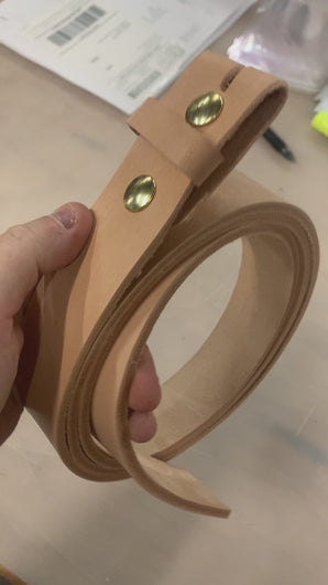 Veg tan leather belt blank with snaps