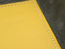 Cargar imagen en el visor de la galería, Contemporary Valet Tray - Italian Pebble Grain Leather Lined with Dark Grey Microsuede - Stonestreet Leather
